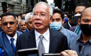 Foto: EPA-EFE / Najib Razak ide u pritvor