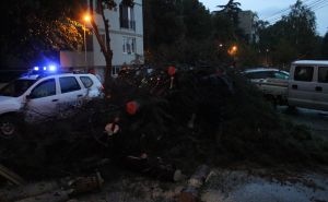 FOTO: AA / Olujno nevrijeme pogodilo Skoplje
