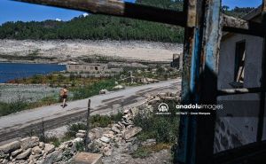 Foto: Anadolija / Španski potopljeni grad zbog suše postao turistička atrakcija