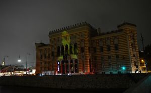 Foto: N.G./Radiosarajevo.ba / Vijećnica u zlatnoj boji