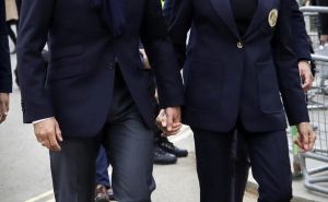 Foto: EPA-EFE / Emmanuel Macron sa suprugom Brigitteom