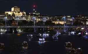 Foto: Anadolija / London: Flota od 150 čamaca odala počast kraljici Elizabethi