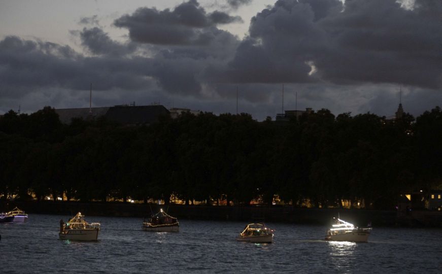 London: Flota od 150 čamaca odala počast kraljici Elizabethi