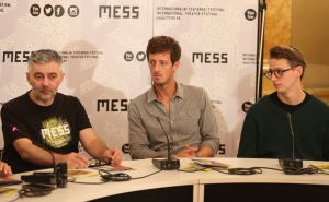 Foto: Dž.K./Radiosarajevo / Dado Ćosić i Adrijan Pezdirc uz direktora MESS-a Nihada Kreševljakovića
