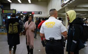 FOTO: AA / Jake policijske snage u metrou