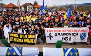 Foto: Anadolija / Kolektivna dženaza za osam kotorvaroških Bošnjaka