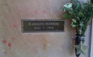 Foto: Twitter / Grobnica Marilyn Monroe