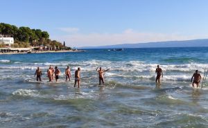 Foto: Dalmacija Danas / Hrabra ekipa iz Splita uživa u Jadranskom moru u novembru