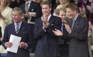 Foto: EPA-EFE / Pričevi William i Harry sa ocem, sada kraljem Charlesom
