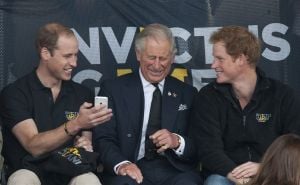 Foto: EPA-EFE / Pričevi William i Harry sa ocem, sada kraljem Charlesom