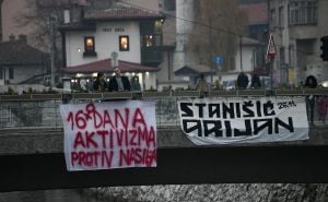 Foto: A.K./Radiosarajevo.ba / Poruke na mostovima u Sarajevu