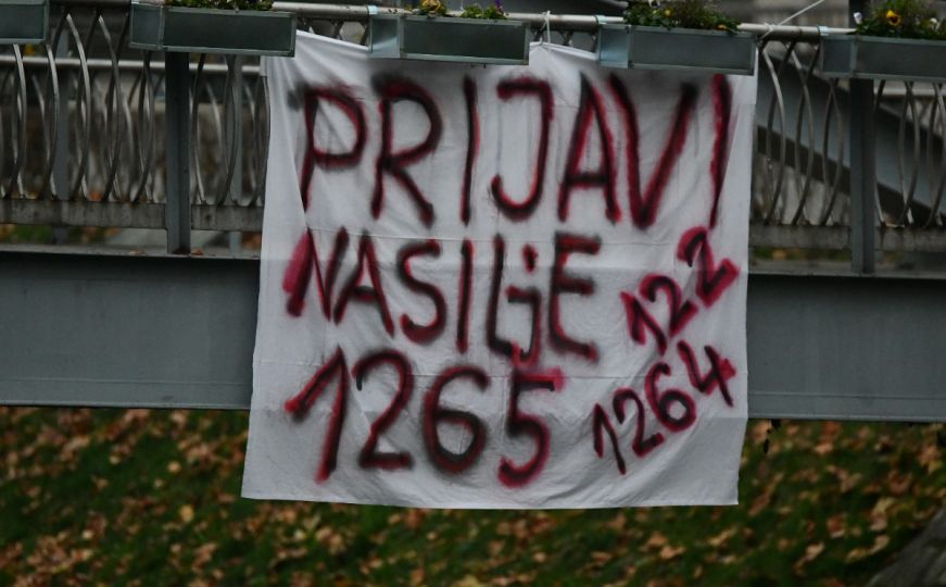 Poruke na mostovima u Sarajevu