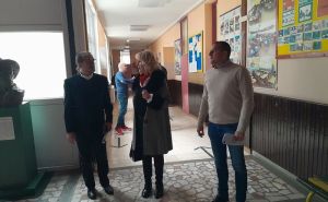 Foto: Kragujevac / U Kragujevcu 'svečano otvoren' renoviran toalet u osnovnoj školi