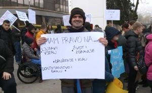 Foto: Screenshoot / Raniji protest Unije OSI BiH ispred Vlade FBiH