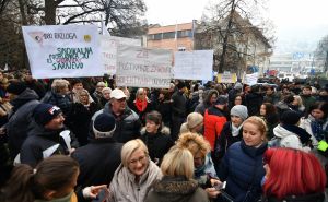 Foto: N.G / Radiosarajevo / Protesti radnika ispred Vlade KS