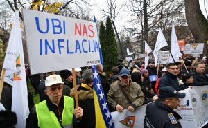 Foto: N.G / Radiosarajevo / Protesti radnika ispred Vlade KS