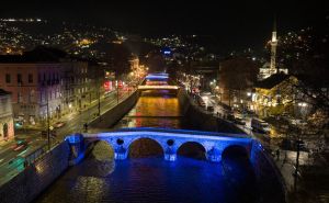 Foto: EU Delegacija / Sarajevski mostovi osvijetljeni u bojama EU