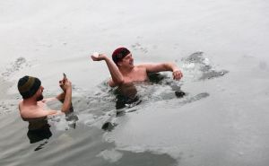 FOTO: AA / Kupanje u zaleđenoj laguni