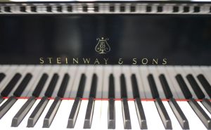 Foto: Sarajevska filharmonija / Koncertni klavir Steinway za Sarajevsku filharmoniju