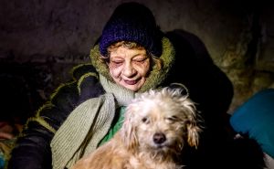 FOTO: AA / U neuslovnom skloništu živi sa svojim psom