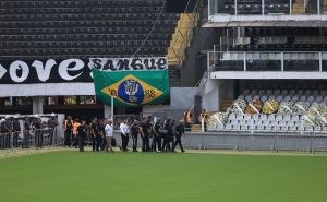 Foto: AA / Kovčeg s Peleovim tijelom stigao na stadion