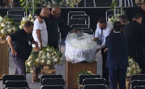 Foto: AA / Kovčeg s Peleovim tijelom stigao na stadion