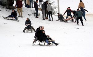 FOTO: AA / Alžirci su bili sretni zbog snježnih padavina