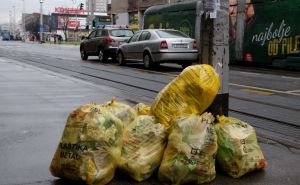 FOTO: AA / Grad gomila smeće na ulicama