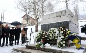 Foto: Dž. K. / Radiosarajevo.ba / Polaganjem cvijeća na Jevrejskom groblju "Borak" odata počast žrtvama holokausta