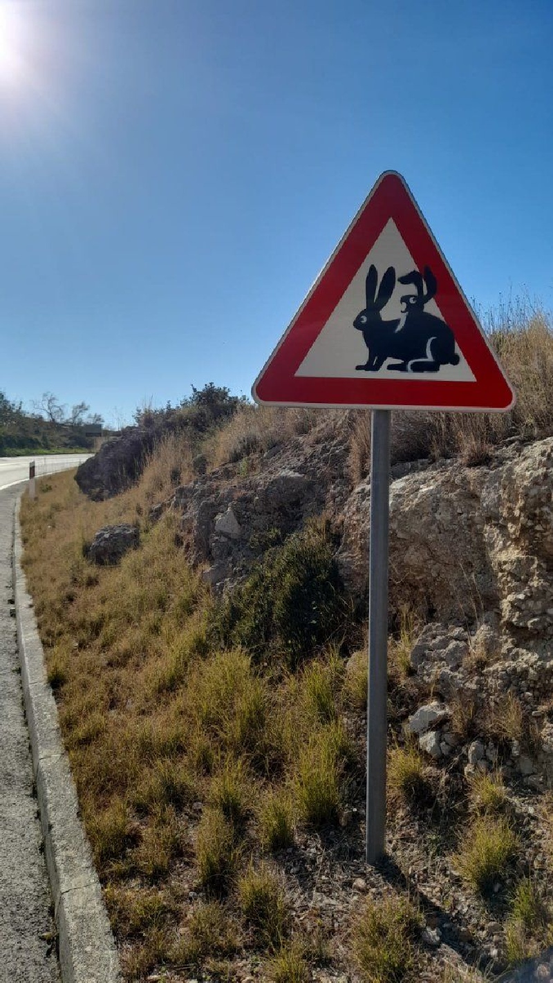 Saobraćajni znak u Dalmaciji