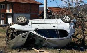 Foto: Facebook / Smrskano vozilo na mjestu nesreće