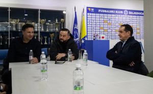 Foto: Adem Ćatić / FK Željezničar / Hadžibegić i Janjoš u društvu predstavnika Želje