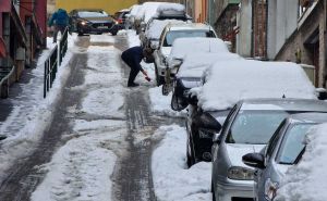 Foto: A.K./Radiosarajevo.ba / Snijeg stvara probleme vozačima / Ilustracija