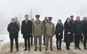 Foto: A. K. / Radiosarajevo.ba / Podizanje zastave BiH na Humu