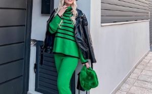 Foto:Instagram / Prugasti džemper zeleno-crna kombinacija