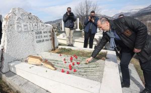 Foto: Dž. K. / Radiosarajevo.ba / Položeno cvijeće na grob Gorana Čengića