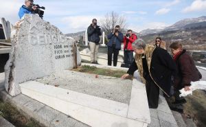 Foto: Dž. K. / Radiosarajevo.ba / Položeno cvijeće na grob Gorana Čengića