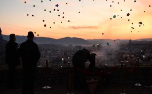 Foto: N.G./Radiosarajevo.ba / Nakon pucnja, s Tabije poletjeli baloni