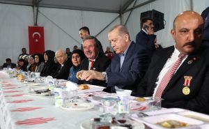 FOTO: AA / Erdogan sa žrtvama zemljotresa