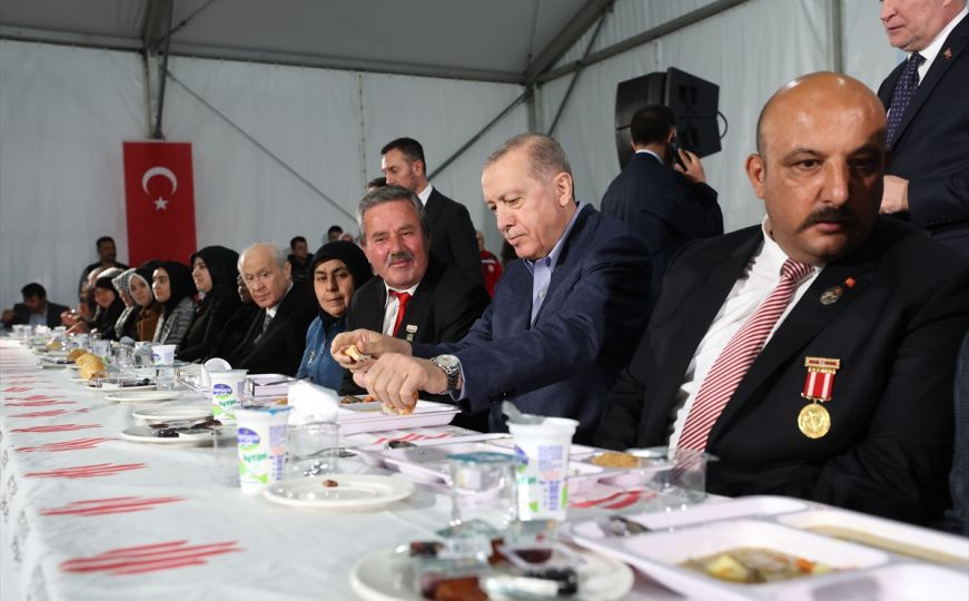 Erdogan sa žrtvama zemljotresa