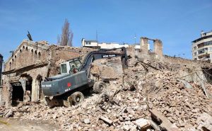 Foto: Dž. K. / Radiosarajevo.ba / Počelo uklanjanje ruševina na Marijin Dvoru