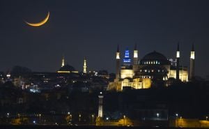 Foto: Anadolija / Polumjesec iznad turske metropole Istanbula