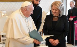 Foto: Vijeće ministara BiH / Papa Franjo i Borjana Krišto