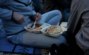 FOTO: AA / Iftar ispod Starog mosta