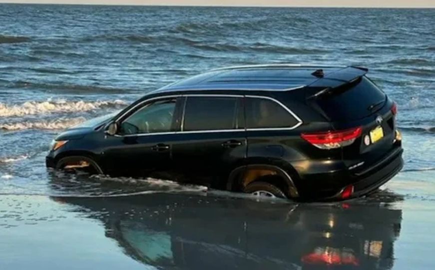 Potopljeni automobil