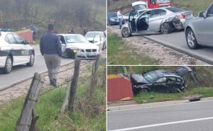 Foto: Čitalac/Radiosarajevo.ba / Uništena vozila na mjestu nesreće
