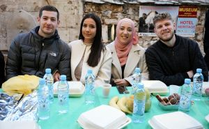 FOTO: AA / Iftar u Mostaru