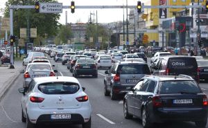 Foto: Dž. K. / Radiosarajevo.ba / Držite odstojanje između vozila