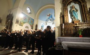 Foto: Dž. K. / Radiosarajevo.ba / Hor opere Narodnog pozorišta u Crkvi Presvetog trojstva