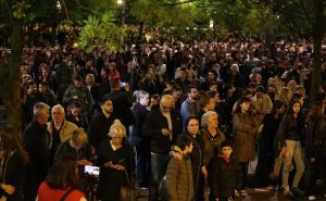 Foto: Dž. K. / Radiosarajevo.ba / Počast ubijenima ispred Ministarstva prosvjete u Beogradu